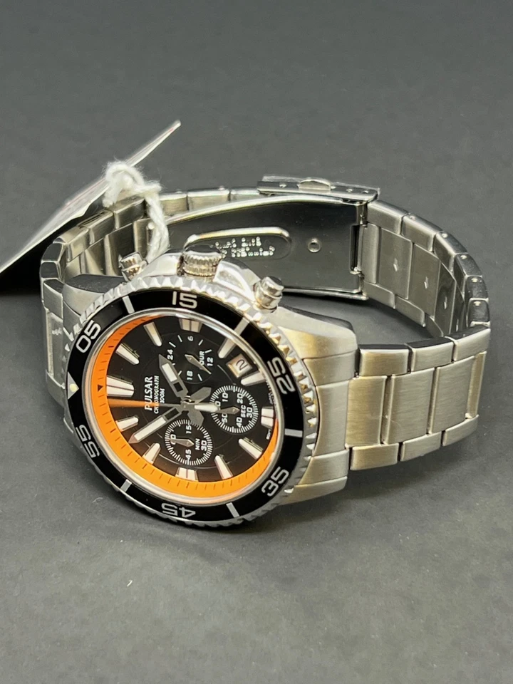 Pulsar Watch Men's Chronograph Water Resistant 100 M PT3035 New! - image 3 of 4