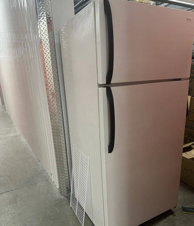 Frigidaire Refrigerator.  Top freezer bottom refrigerator - Image 3 of 4