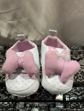 Disney Minnie Mouse baby girls' crib sneakers