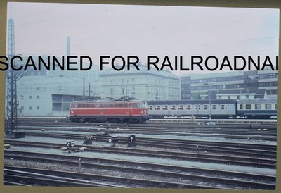 Österreichische Bundesbahnen 1981 ÖBB Baureihe 1042 elektrisches Kodachrome Eisenbahndia