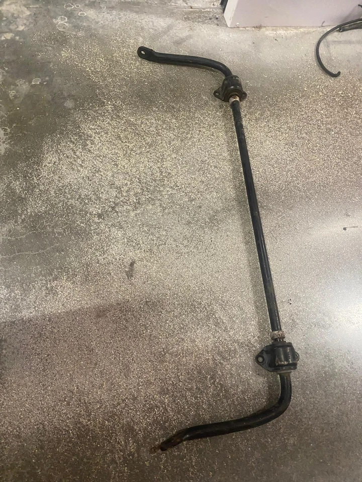 Barra estabilizadora antivuelco Mercedes 450SL Rèar 1973-1980 OEM  Foto 2 de 2