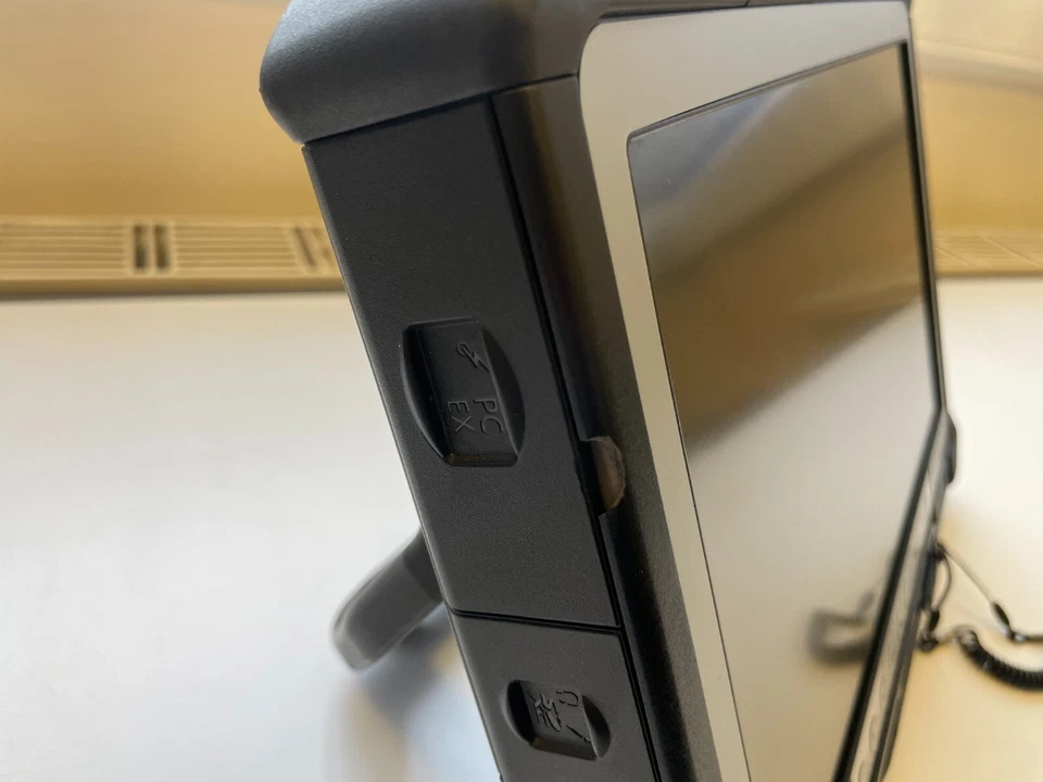 Panasonic Tablet Toughpad CF-D1 MK2 Rugged Tablet Celeron 4GB RAM 128GB SSD - Image 2 of 4