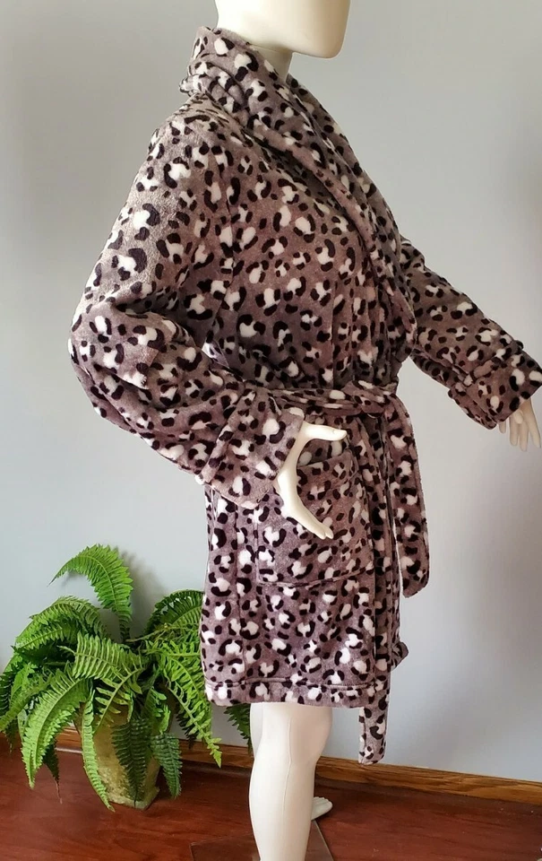 SONOMA~Medium ~Leopard Gray Goods For Life Wrap Faux Fur Plush Short Robe - Image 3 of 4
