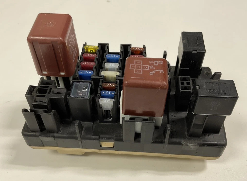 2003 TOYOTA HIGHLANDER  FUSE BOX MODULE OEM - Image 2 of 4