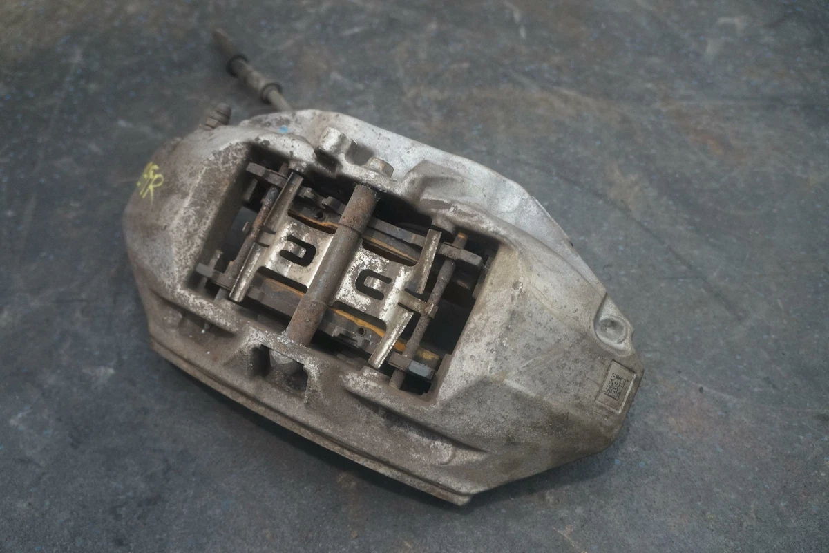 Front Left Brake Caliper & Bracket 2224214598 Mercedes S550 S560 