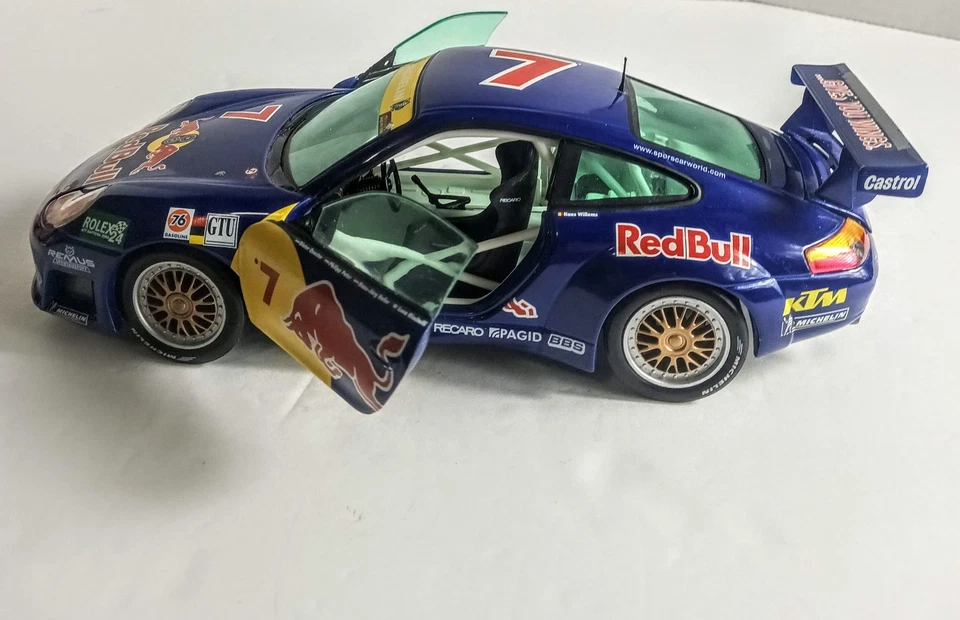 Coche de carreras 1:18 Porsche 911 GT3R Red Bull Sunstar #7 Foto 2 de 4