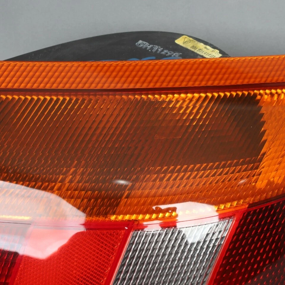 Luz trasera derecha Porsche 911 996 1999-2000 99663141401 OEM usada Foto 4 de 4