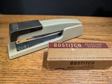 Grapadora de metal vintage Stanley Bostitch bronceado crema modelo B440 FUNCIONA con grapas