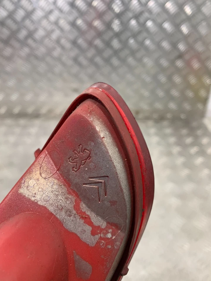 Peugeot 607 2004 luz trasera lado pasajero #2 Foto 4 de 4