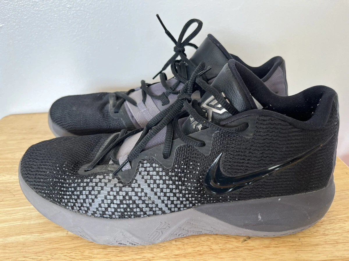 NIKE Men's Kyrie Flytrap Basketball Shoes