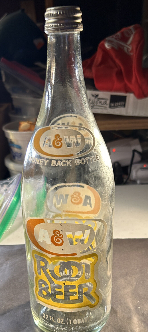 VINTAGE A&W ROOT BEER 32 oz - 1 Quart GLASS BOTTLE MONEY BACK