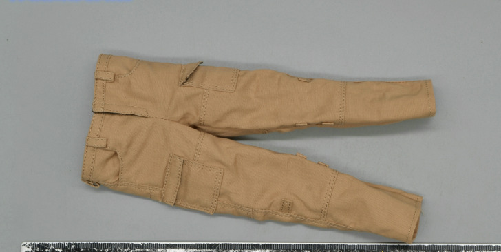 Cargo Pants of Nathan Drake (Tom Holland) in Uncharted