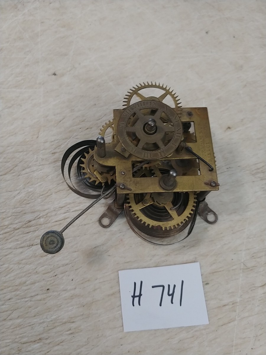 ANTIQUE INGRAHAM MINI COTTAGE CLOCK 30 HOUR MOVEMENT