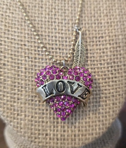 BETSEY JOHNSON Women's Love Heart Feather Charm Necklace Gold Tone - Picture 2 of 4