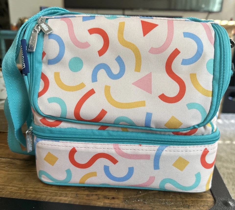 Fiambrera aislada Wildkin Kids de 2 compartimentos con asa y correa con contenedor Foto 3 de 4