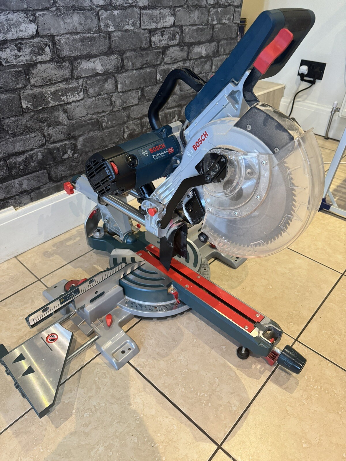 Bosch Professional GCM 350254 240V 254mm 10in Double Bevel Sliding