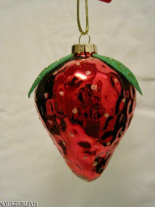 BLOWN GLASS RED STRAWBERRY CHRISTMAS ORNAMENT~SPARKLES~NWT