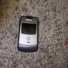 Motorola RAZR V3 - Silver  AT T / Cingular  Cellular Flip Phone