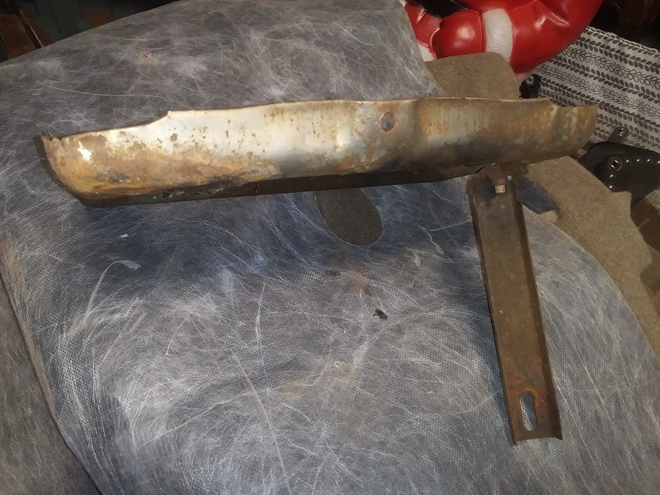 Plymouth Fury 1968 OEM bandeja de batería y soporte Foto 4 de 4