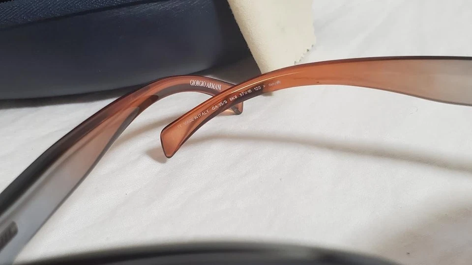 Armani Icon Logo Plate Glamorous Gradient Attached Fashion Accessories e851 Foto 3 de 4