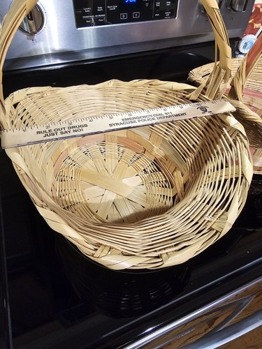 1950s Vintage Pink Green Woven Wicker Bonnet Easter Baskets - Picture 13 of 16