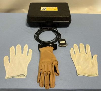 VTI Virtual Technologies Inc. Cyber Glove Model CG1802-R w/ Case