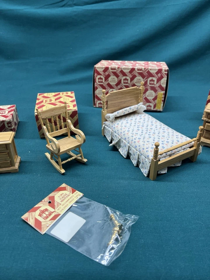 Лот из 13 винтажных миниатюр кукольных домиков мебель и аксессуары городская площадь - Изображение 4 из 4