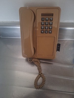 Northern Telecom Telephone RJ-11C, Includes Wall Mount Bracket
