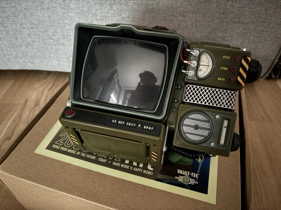 Fallout Pip-Boy 2000 Mk VI – Bausatz von The Wand Company - Bild 3 von 4