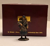 Britains 25038 WWII German Fallschirmjager w/ MP-40 No.1 1/30 Metal Figure