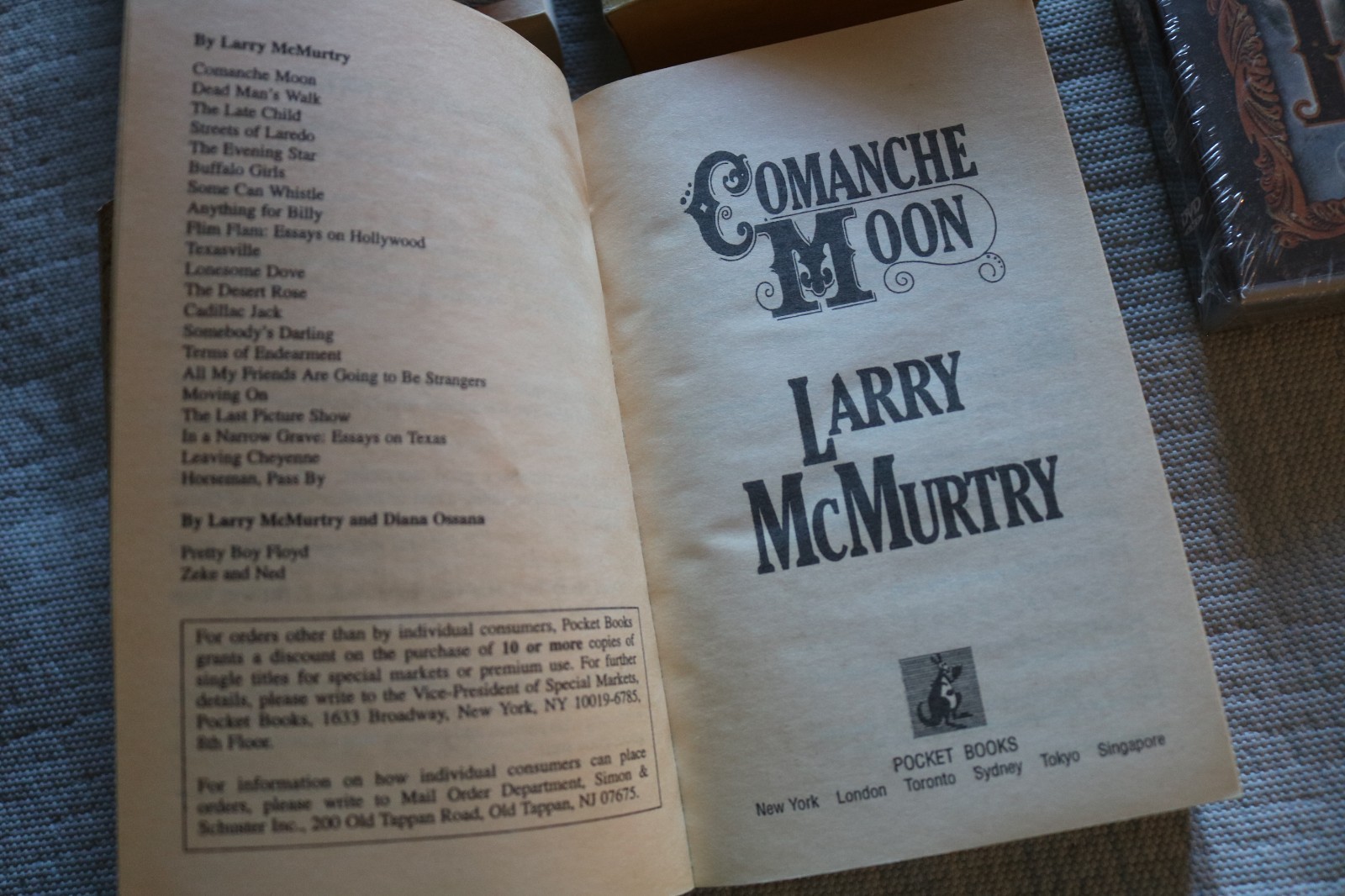 4 Larry McMurtry Lonesome Dove Series all paperback book + FREE new DVD