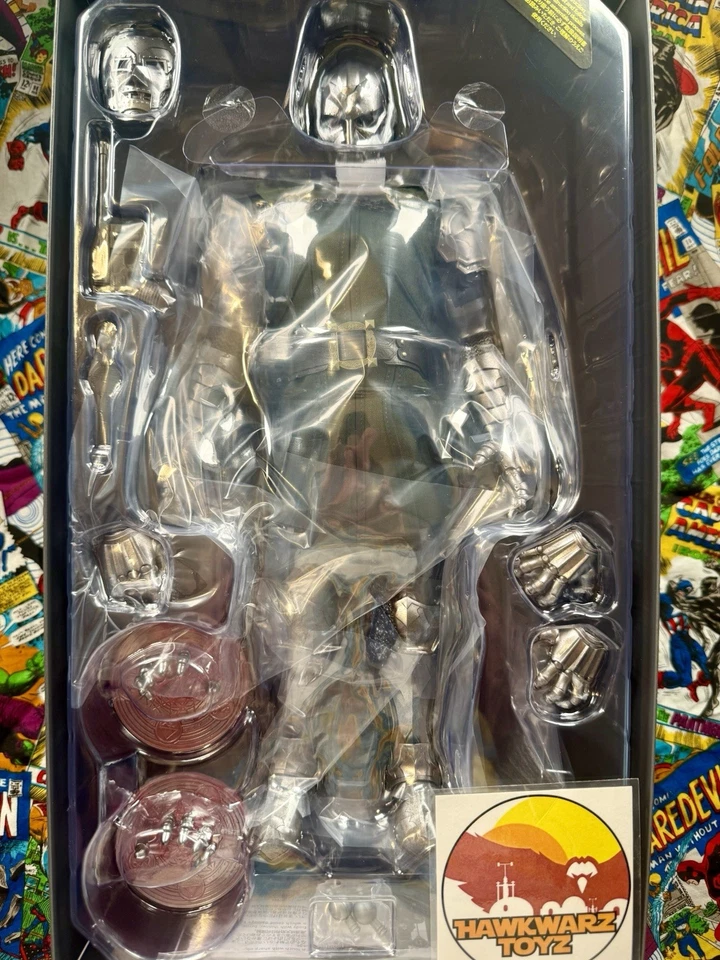 Hot Toys Marvel Comics Doctor Doom CMS022 1/6 Sideshow Disney Secret Wars Downey - Imagem 3 de 4