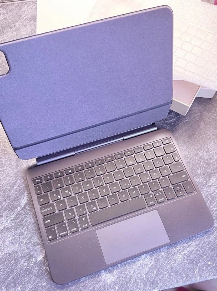 Doqo iPad Air 10,9 Zoll  Magic Tastatur + Touchpad QWERTZ (Deutsch)  Fast NEU