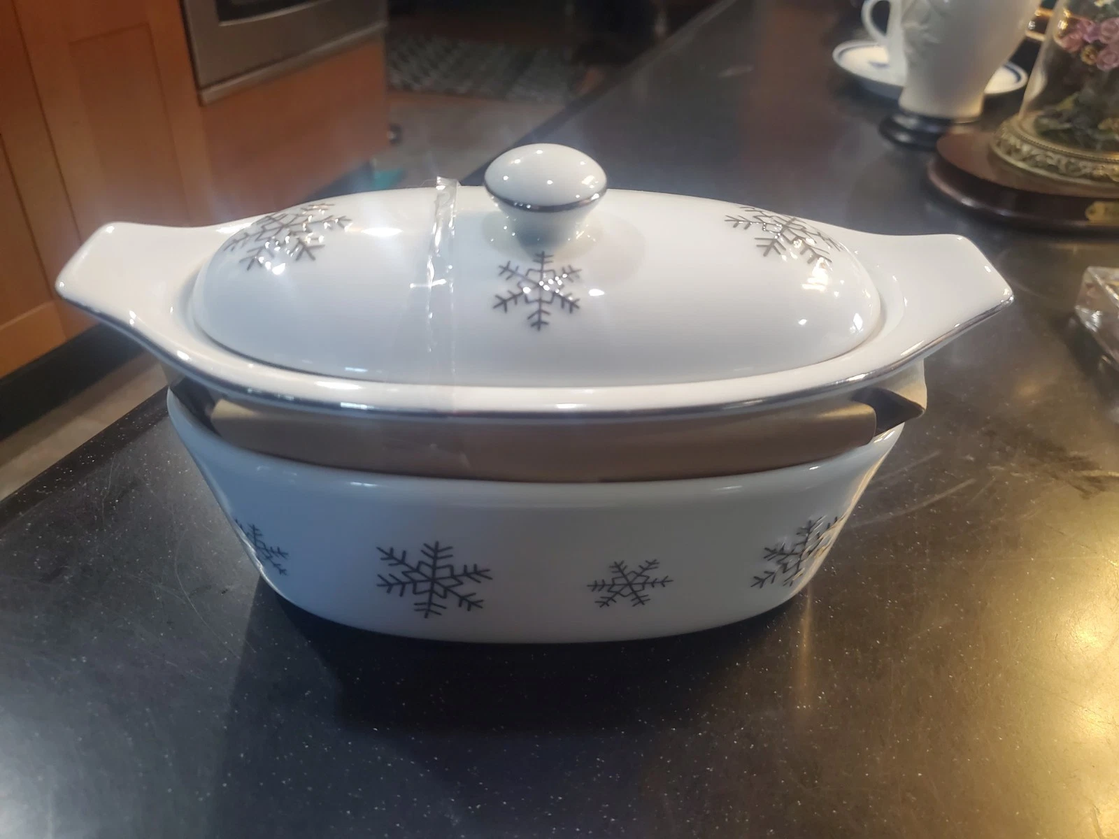 New 3 Piece Unique Snowflake Butter Boat With Keeper