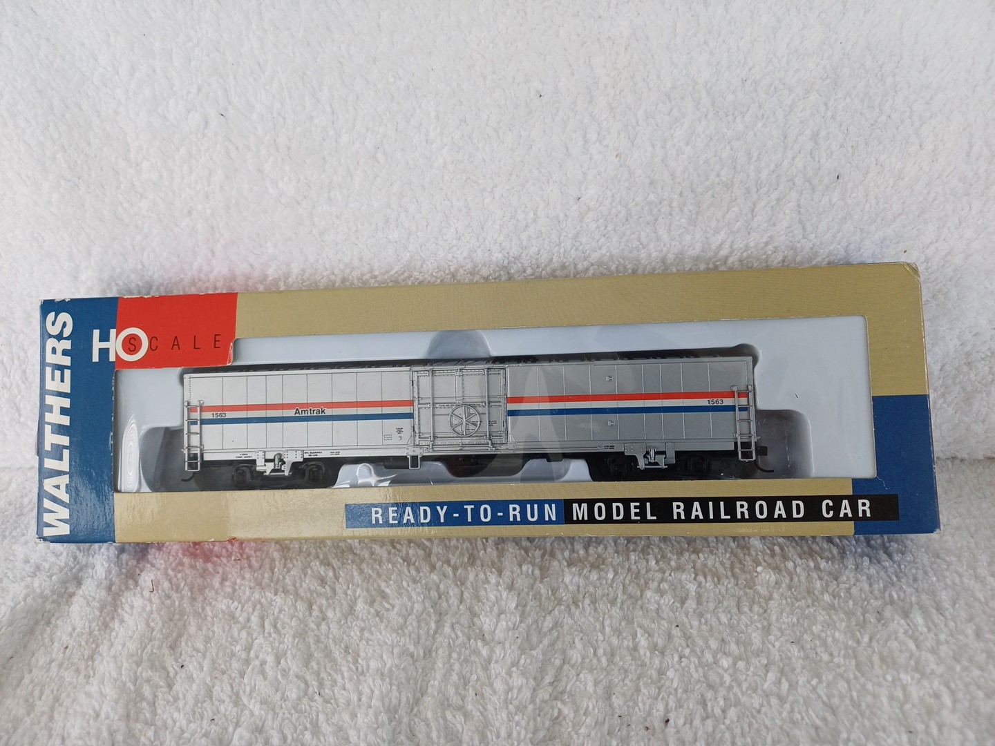 Walthers HO Gauge 932-6021 60' Material Handling Car Amtrak PhIII Paint Scheme