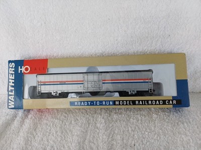 Walthers Spur HO 932-6021 60' Material Handling Car Amtrak PhIII Lackierung 