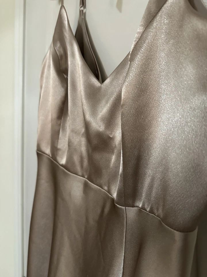 Birdy Grey 香槟缎伴娘礼服 - M 码 | 穿过一次,小下摆 — 第 2/4 张图片