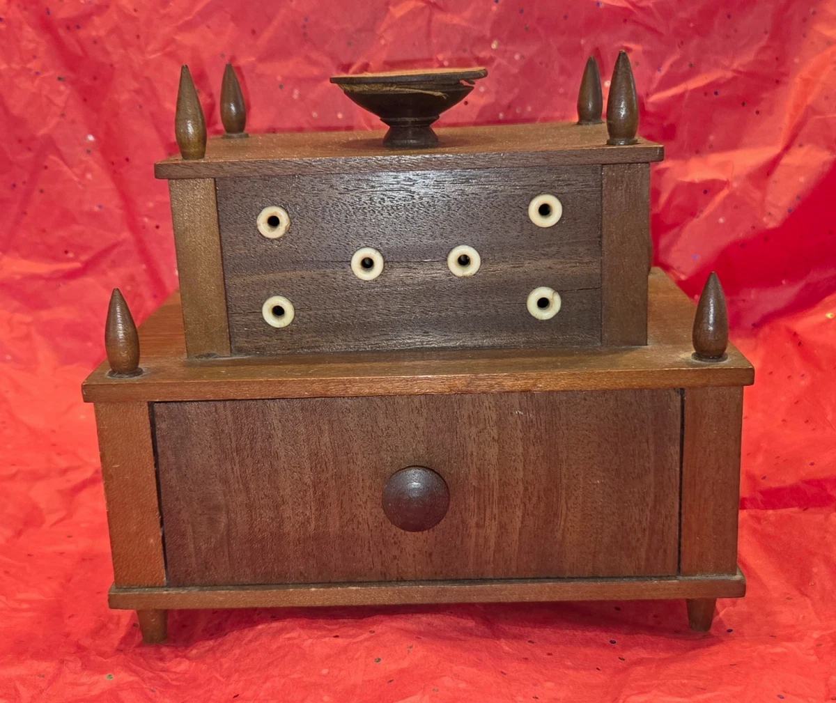 25+ Antique Original Antique Sewing Baskets and Boxes for sale