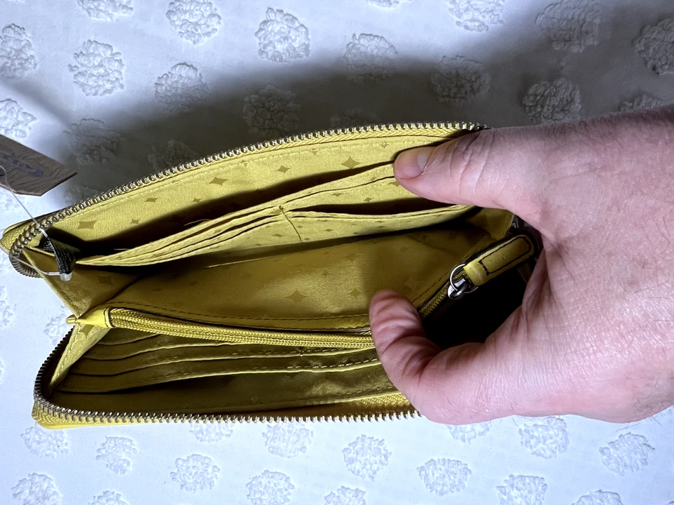 FOSSIL LEATHER Zip Wallet Purse Clutch Mustard Yellow Flower Applique - w/TAG - Image 4 of 4