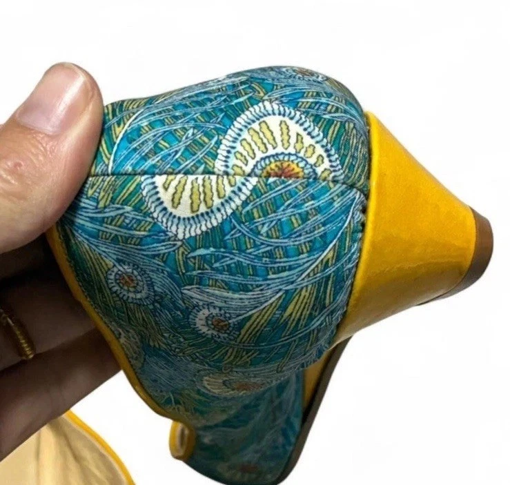 Peep Toe wedge heels w/ peacock pattern made by Butter for Simplysoles, Sz 8 - Image 3 of 4