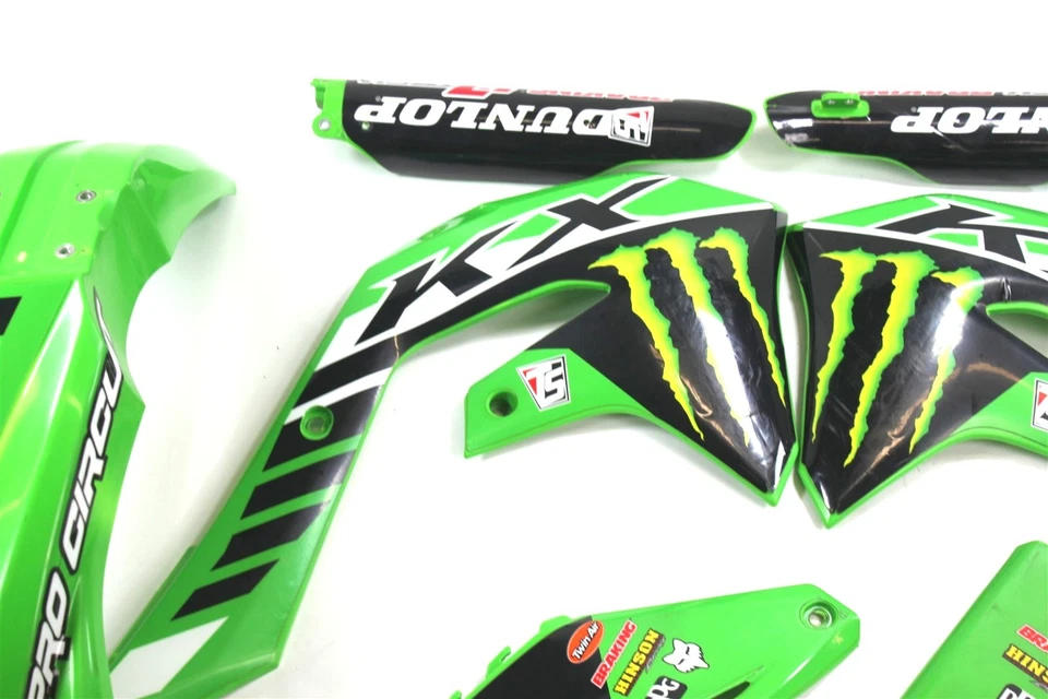 Guardabarros de plástico Kawasaki KX250 2023 con gráficos numéricos Foto 2 de 4
