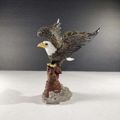 Eagle Landing on the Hand Statue 7''H Wild Animal Collectible Figurine Room Decor
