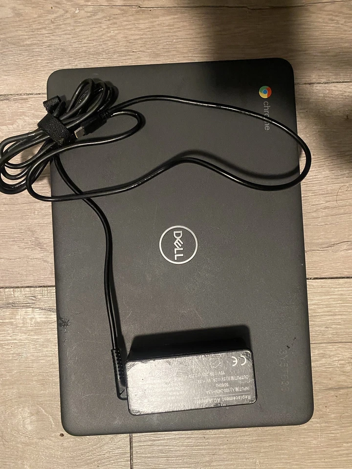 Se vende esta increíble computadora portátil Dell Chromebook con cargador incluido Foto 2 de 2