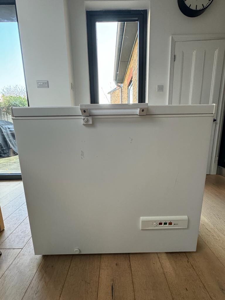 Hotpoint CS1A250HFA1 Free Standing 252 Litres F Chest Freezer White
