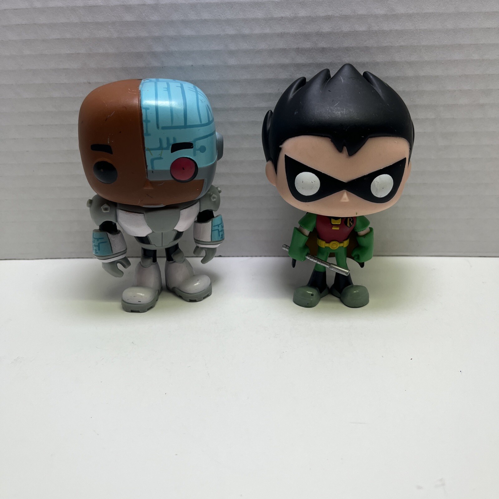 Funko Pop! Teen Titans Go! Robin Suelto Cyborg #110 Y #107 Sin Caja Algo De Desgaste
