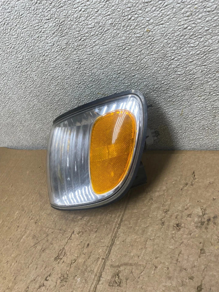 Lámpara izquierda intermitente Toyota Sienna 2001 a 2003 conductor V4419 DW Foto 2 de 4