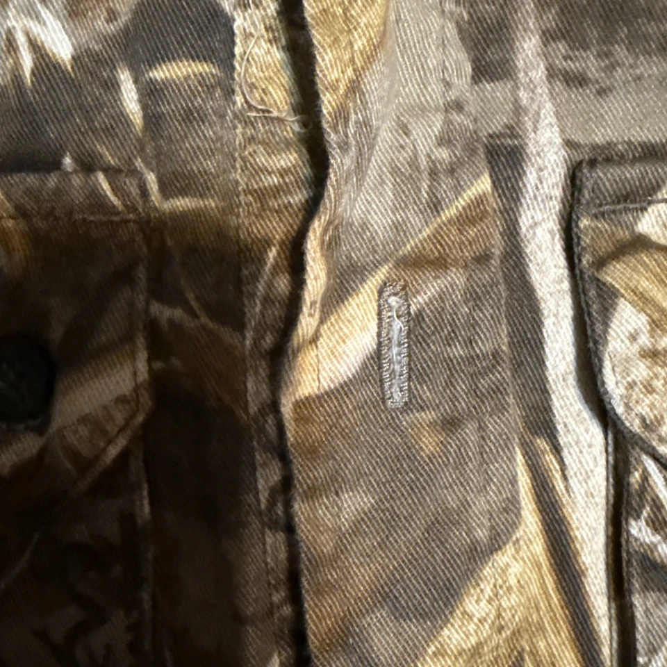 Game Winner Camo Long Sleeve M Shirt .. Missing One Button - Image 4 of 4