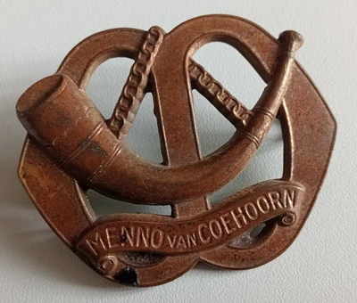 ANCIEN INSIGNE DE BERET MENNO VAN COEHOORN ARMEE NEERLANDAISE - Photo 1/2