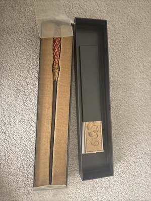 Harry Potter Interactive Wand   Universal Studios 2nd Gen Brown/Red   New in Box