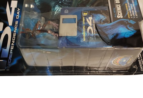 Independence Day ID4 Alien Science Officer with Host Item Trendmaster Boxed 1996 - Picture 9 of 14